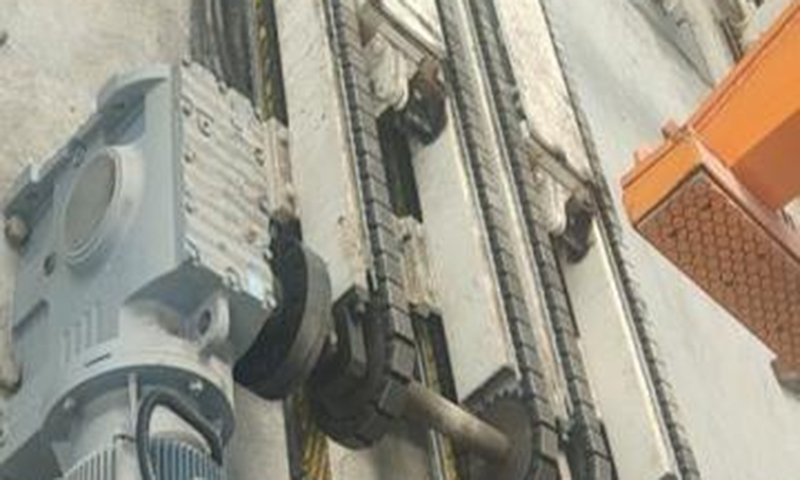 Blokkerer løfteenhet