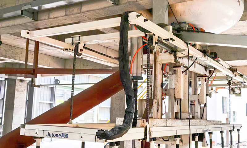 Løfter hellende armenhet